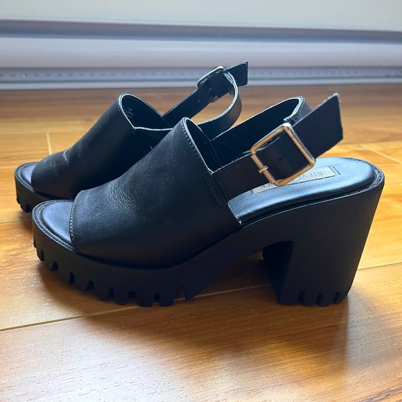 Steve Madden Black Leather Platform Sandals - Picture 1 of 4